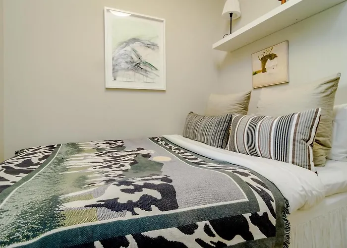 Cb- Cozy Refurbished Apartment, Perfect Location